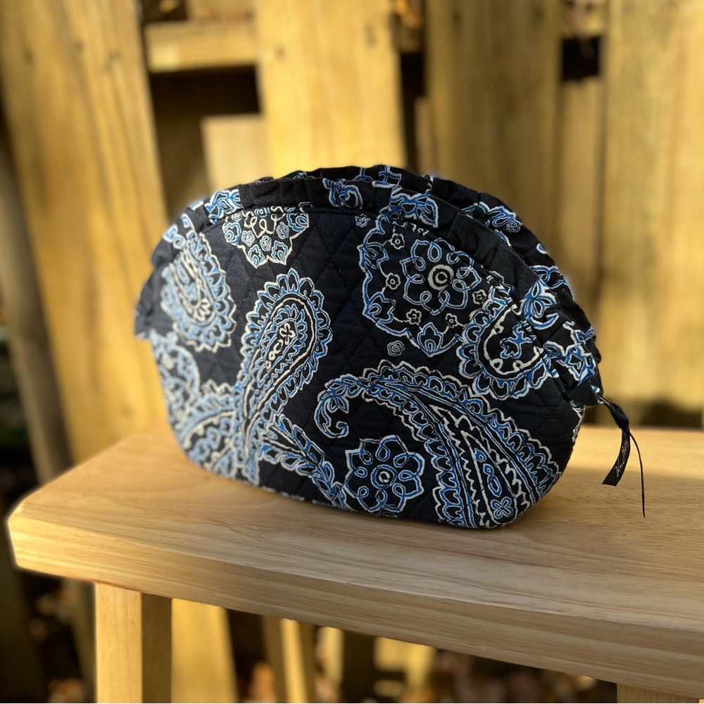Vera Bradley 2015 Blue Bandana Pattern Like new Cosmetic Makeup Bag